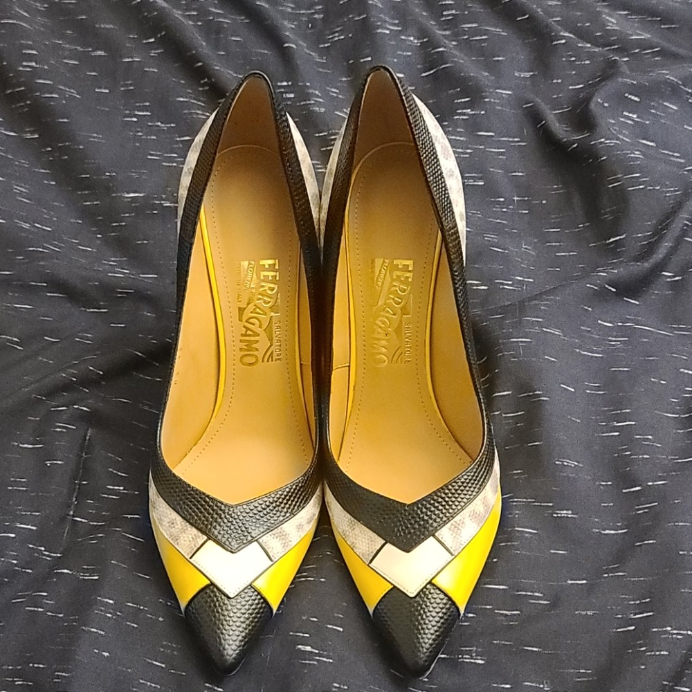 Ferragamo women's shoes heels NWOT yellow black